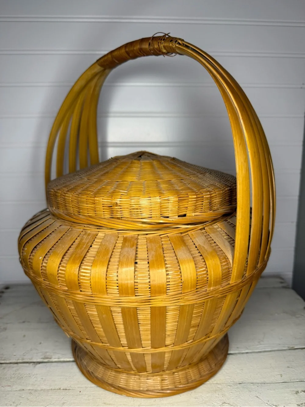 Vintage Bamboo Hand Woven Round Rice Market Tea Basket w Lid